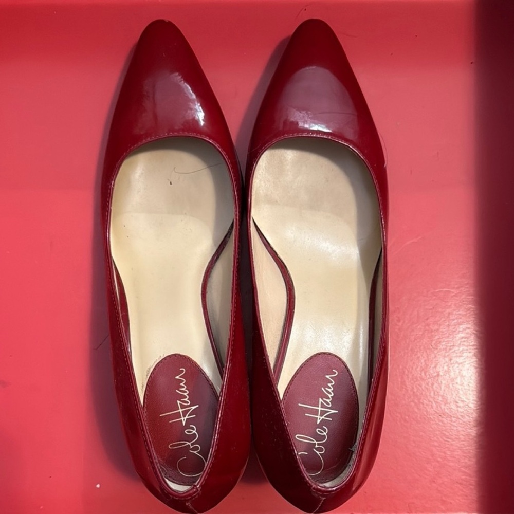 Cole Haan Women's Patent Leather Red  Air Pump Heels Size 7-1/2 B Holiday - Picture 2 of 5